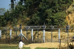 সীমান্তে বিস্ফোরণের শব্দ, রোহিঙ্গা ক্যাম্পে অস্থিরতার আশঙ্কা